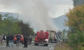 Tre persona e kanë humbur jetën, një është lënduar në aksidentin e rëndë në rrugën Prilep - Manastir në afërsi të fshatit Lagovë