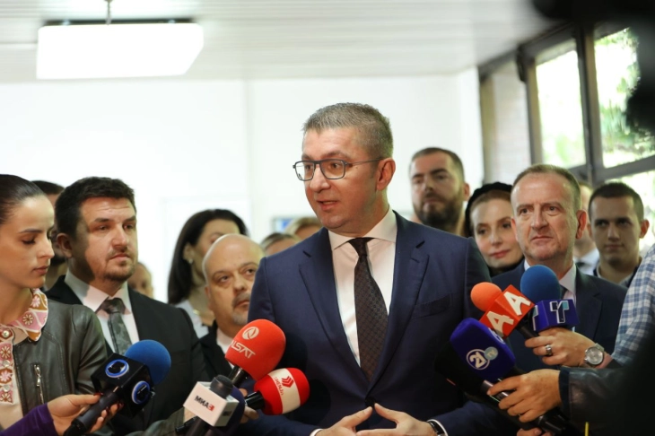 Mickoski: BDI-ja dalëngadalë, por sigurtë po përshtatet të jetë në opozitë, u dëshiroj ditë opozitare, ku do të reformohen