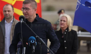 Mickoski: Nuk dëshiroj ta komentoj atë që po ndodh në Frontin Evropian, koalicioni qeveritar është stabil