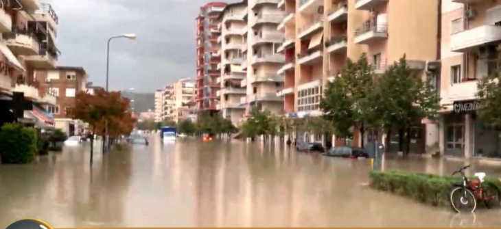 Невремето ја „парализира