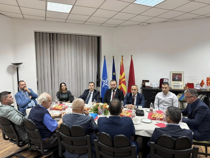 MoI Toshkovski meets Macedonians in Albania