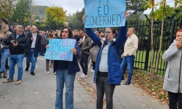 Протест на Србите во Северна Митровица поради апсењето на политичарот Арсенијевиќ