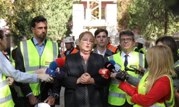 Janevska: Pres që të gjitha shkollat të kenë ngrohje