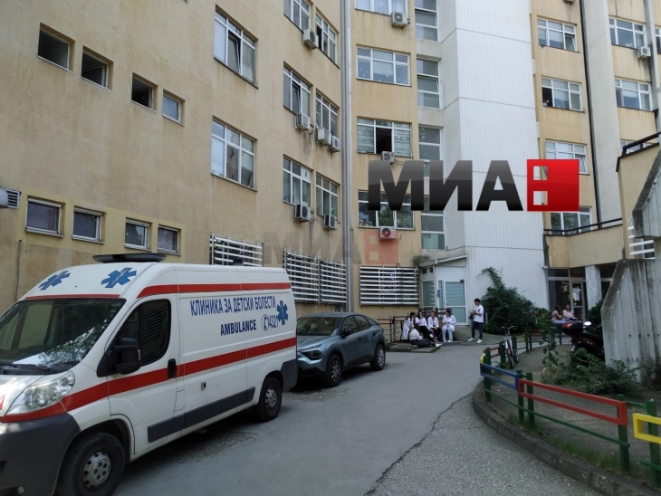 Taravari pret nga drejtorët e klinikave të ndërmarrin masa për foshnjën e ndjerë