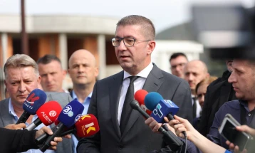 Mickoski: Qeveria konfirmoi 270 projekte komunale për të cilat do të investohen 4 miliardë denarë