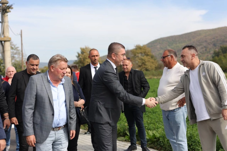 Mickoski: Bërvenica po ndryshon, vazhdojmë të investojmë në infrastrukturën rrugore