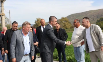 Mickoski: Bërvenica po ndryshon, vazhdojmë të investojmë në infrastrukturën rrugore