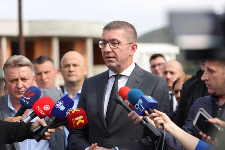 Mickoski: Çështja është se deri ku është projekti për Korridorin 8 në Shqipëri