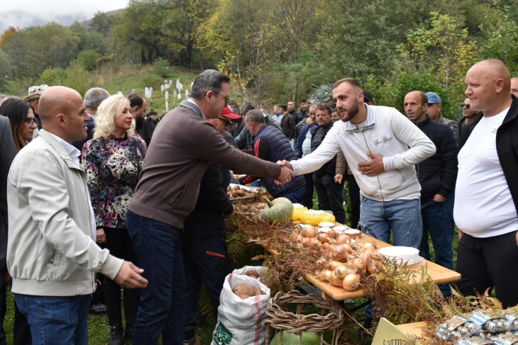 Во селото Вејце се промовираа гравот и компирите кои се одгледуваат во тамошното планинско подрачје