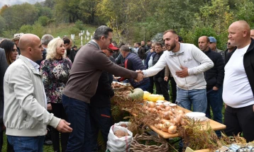 Во селото Вејце се промовираа гравот и компирите кои се одгледуваат во тамошното планинско подрачје