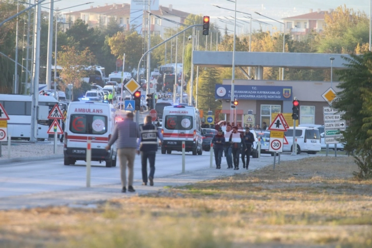 Четворица загинати и 14 повредени во терористичкиот напад во Анкара, ликвидирани и двајца напаѓачи