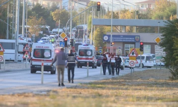 Четворица загинати и 14 повредени во терористичкиот напад во Анкара, ликвидирани и двајца напаѓачи