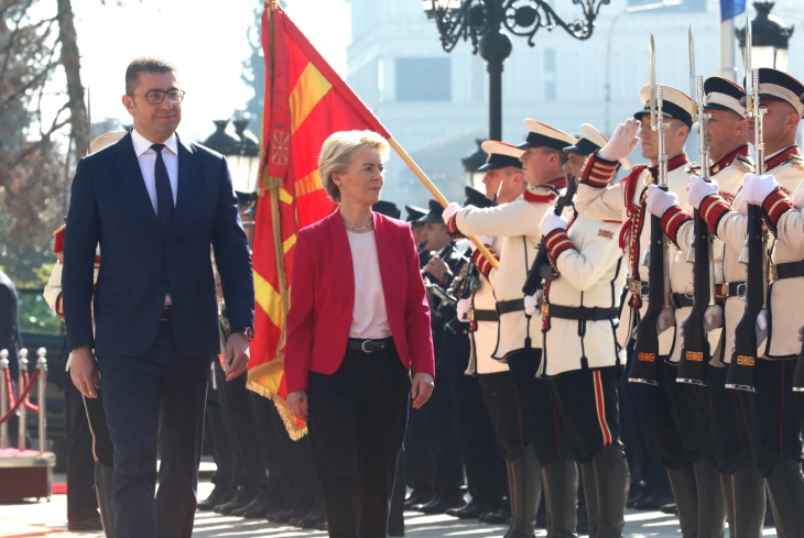 Премиерот Мицкоски ја пречека претседателката на ЕК Урсула фон дер Лајен