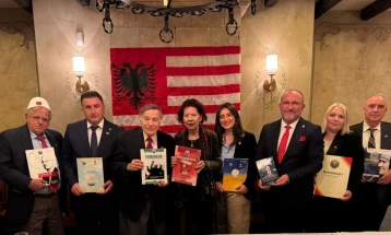 Udhëheqësia e Universitetit të Tetovës realizoi takim pune me ish kongresistin amerikan, Joseph DioGuardi