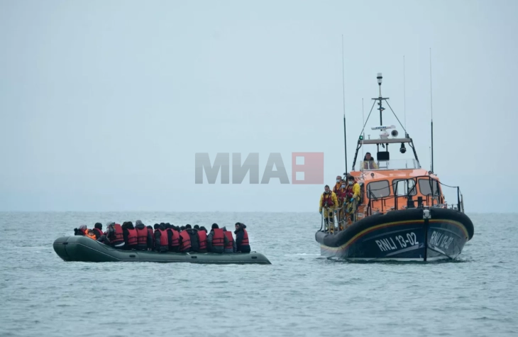 Më shumë se 200 emigrantë mbërritën në brigjet e Britanisë së Madhe, njëri u mbyt në La Mansh