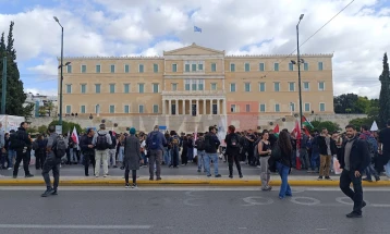 Протест на учениците и студентите во Атина поради проблемите во образовниот систем, но и за поддршка на Палестинците