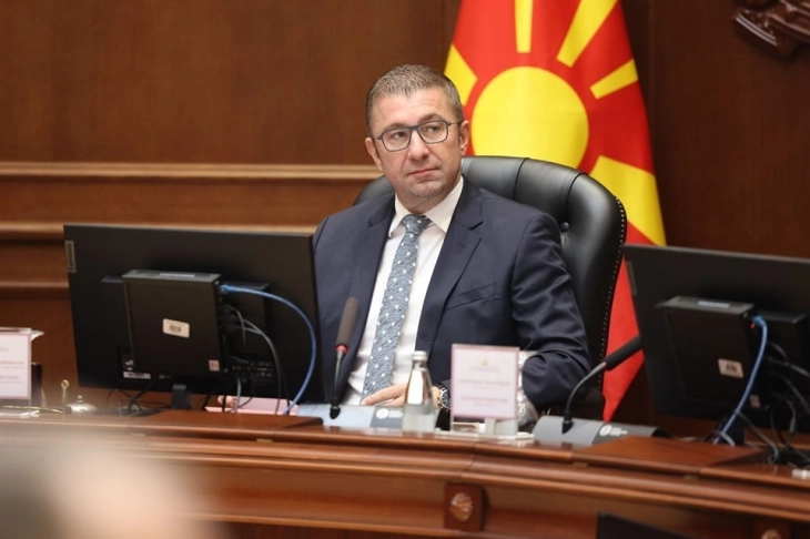 Mickoski uroi Trampin për fitoren në zgjedhjet për president në SHBA