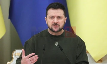 Zelenski: Ukrainës i nevojiten paketa  me armë,  e jo fjalë