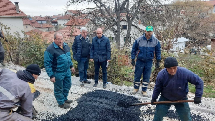 Пекевски на увид на асфалтирањето на улицата „Димитар Влахов“ во село Русиново