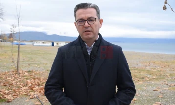 Tripunovski i njohu peshkatarët nga Ohri dhe Struga me bazën e re të peshkimit për liqenin e Ohrit