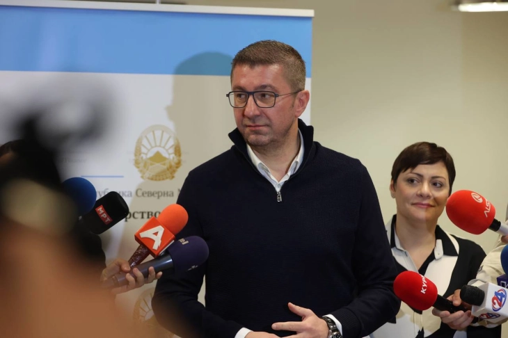 Mickoski pas takimit me Asociacionin e bankave: Është shprehur vullnet nga të dyja palët për afrimin e qëndrimeve rreth normës së interesit për kredinë hungareze