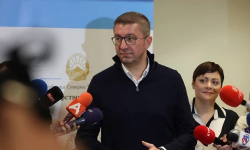 Mickoski pas takimit me Asociacionin e bankave: Është shprehur vullnet nga të dyja palët për afrimin e qëndrimeve rreth normës së interesit për kredinë hungareze