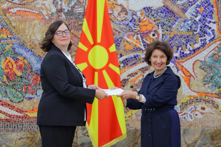 Siljanovska Davkova i pranoi letrat kredenciale të ambasadores së sapoemëruar kanadeze, Mishel Kameron