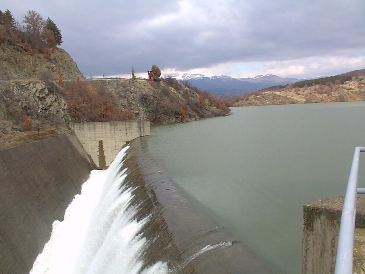 Кривична пријава за загадување на животната средина, природа, добиточна храна и вода