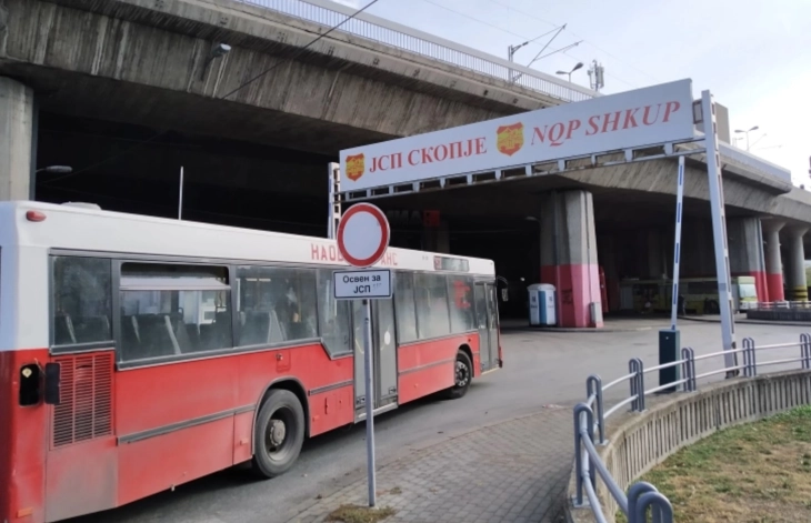 Për shkak të mungesës së naftës, është reduktuar transporti me autobus në Shkup