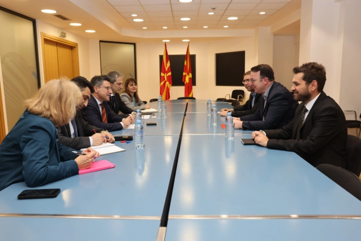 Nikoloski meets EBRD representatives: Gov’t committed to completing road and rail projects