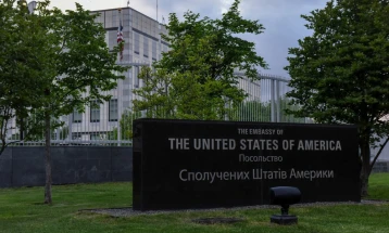 US embassy in Kiev resumes services after suspension