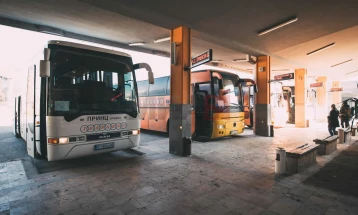 Më pak udhëtarë janë transportuar në transportin rrugor në tremujorin e tretë