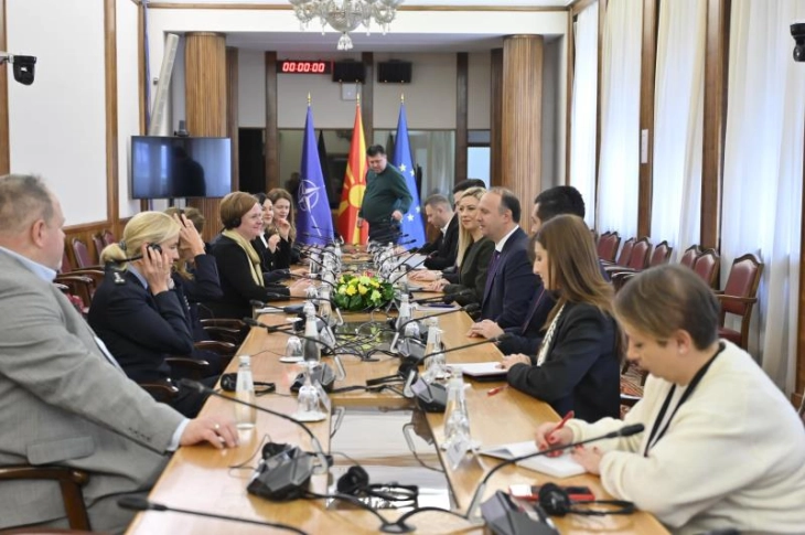 Bundestag donates security scanners to Parliament