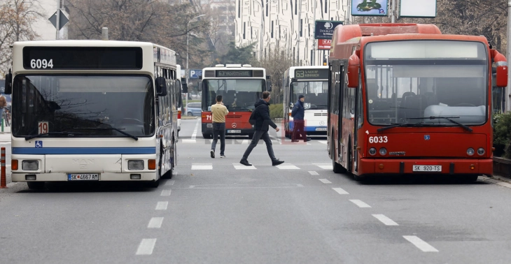 Transportuesit privat nga e hëna përfshihen në komunikacion, por jo me kapacitet të plotë