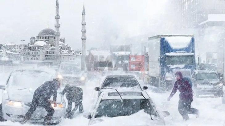 Reshje të dendura të borës në Turqi: Shkolla të mbyllura dhe shpëtohen qindra qytetarë