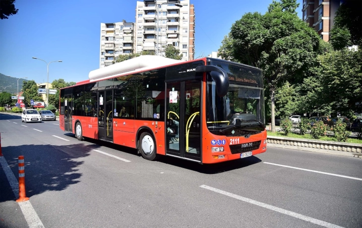 Mexhiti paralajmëroi donacion prej gjashtë autobusëve elektrik për NQP-në dhe blerje të 120 të tjerëve për transportin publik nëpër komuna