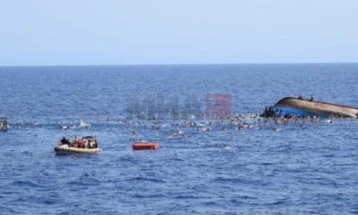 Dy anije me emigrantë përmbysen pranë Madagaskarit, 25 të vdekur