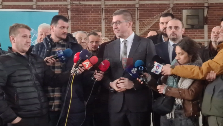 Mickoski: Qeveria do të përgjigjet ashpër ndaj të gjitha provokimeve dhe përpjekjeve që të destabilizohet paqja dhe siguria e vendit