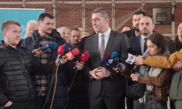 Mickoski: Qeveria do të përgjigjet ashpër ndaj të gjitha provokimeve dhe përpjekjeve që të destabilizohet paqja dhe siguria e vendit