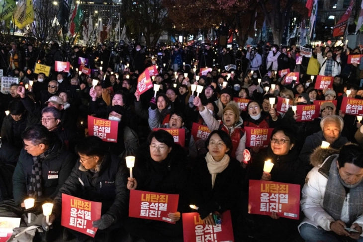 Mijëra koreanoveriorë në protesta kundër presidentit Jun Suk-jeol, me kërkesë për dorëheqje të tij