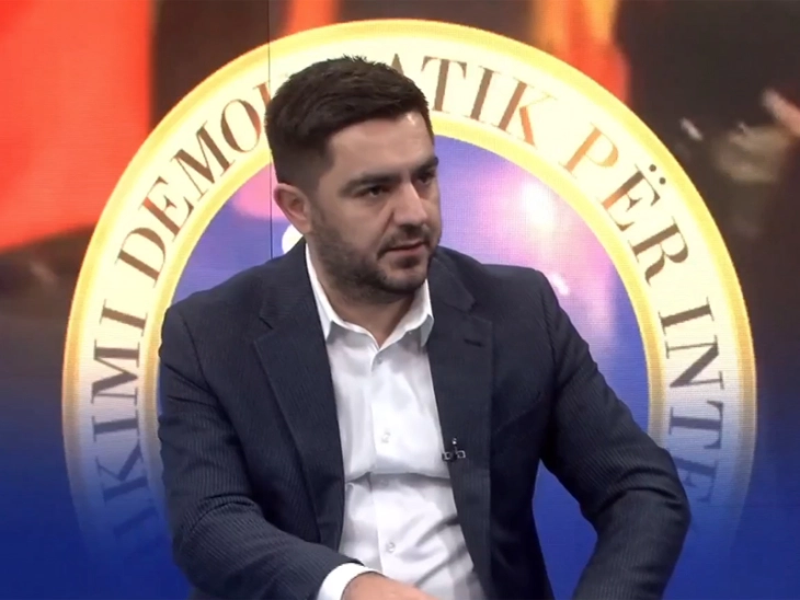 Bekteshi: Nxitësit e ndarjeve mes bashkësive etnike janë politika dhe institucionet