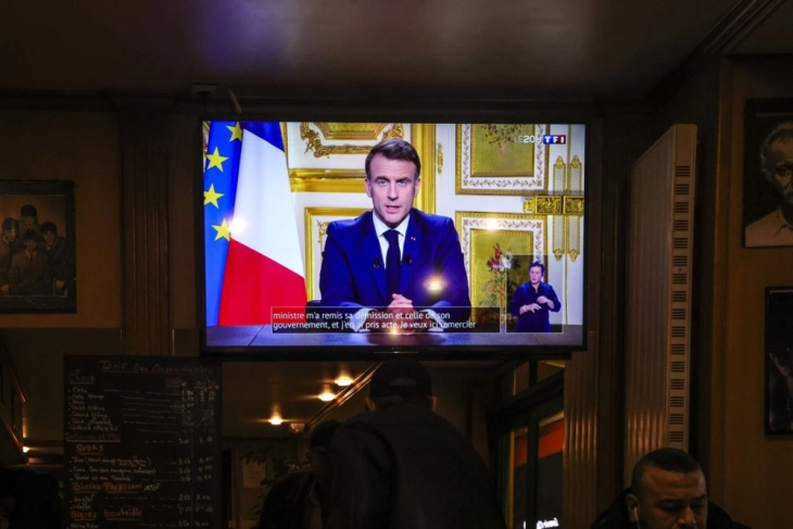 Macron shuns resignation calls after government collapse