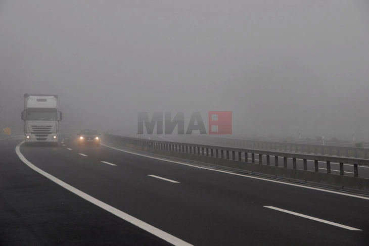 Mjegull deri në 50 metra në qafat malore Bukovë dhe Presekë