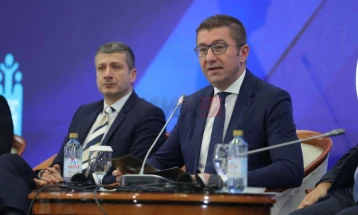 Mickoski: Nuk duhet të lejojmë që kryetarët e komunave të bëhen sundimtarë lokal, as statistë në proceset