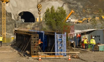 Balluku: Shqipëria dhe Maqedonia e Veriut do të lidhen me tunel dhe pikë të re kufitare