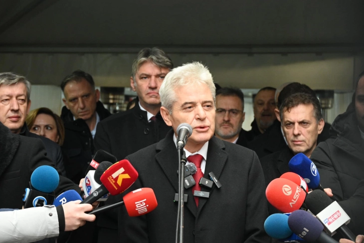 Ахмети: Најмудрата одлука ќе биде да се отфрлат иницијативите за Законот за јазиците