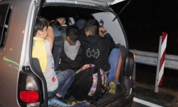 Police detain smuggler, find migrants