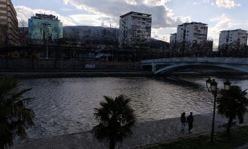 Nesër mot i vranët me shi, javën e ardhshme mot i qëndrueshëm me temperatura të ulëta të mëngjesit