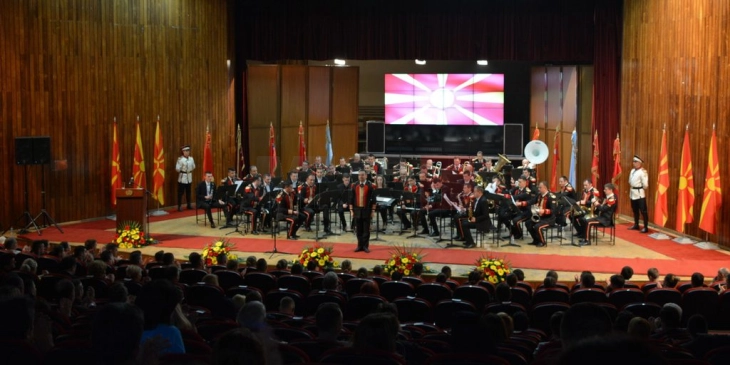 Koncerti i para Vitit të Ri i orkestrës së Armatës me muzikantë nga orkestrat e Forcave të Armatosura të Francës, Hungarisë, Italisë dhe SHBA-së