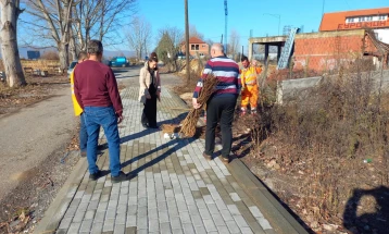 Општина Босилово сади нови дрвца, несовесни граѓани ги кршат и уништуваат